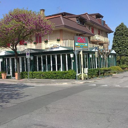 Hotel Rado Лидо ди Йезоло Екстериор снимка