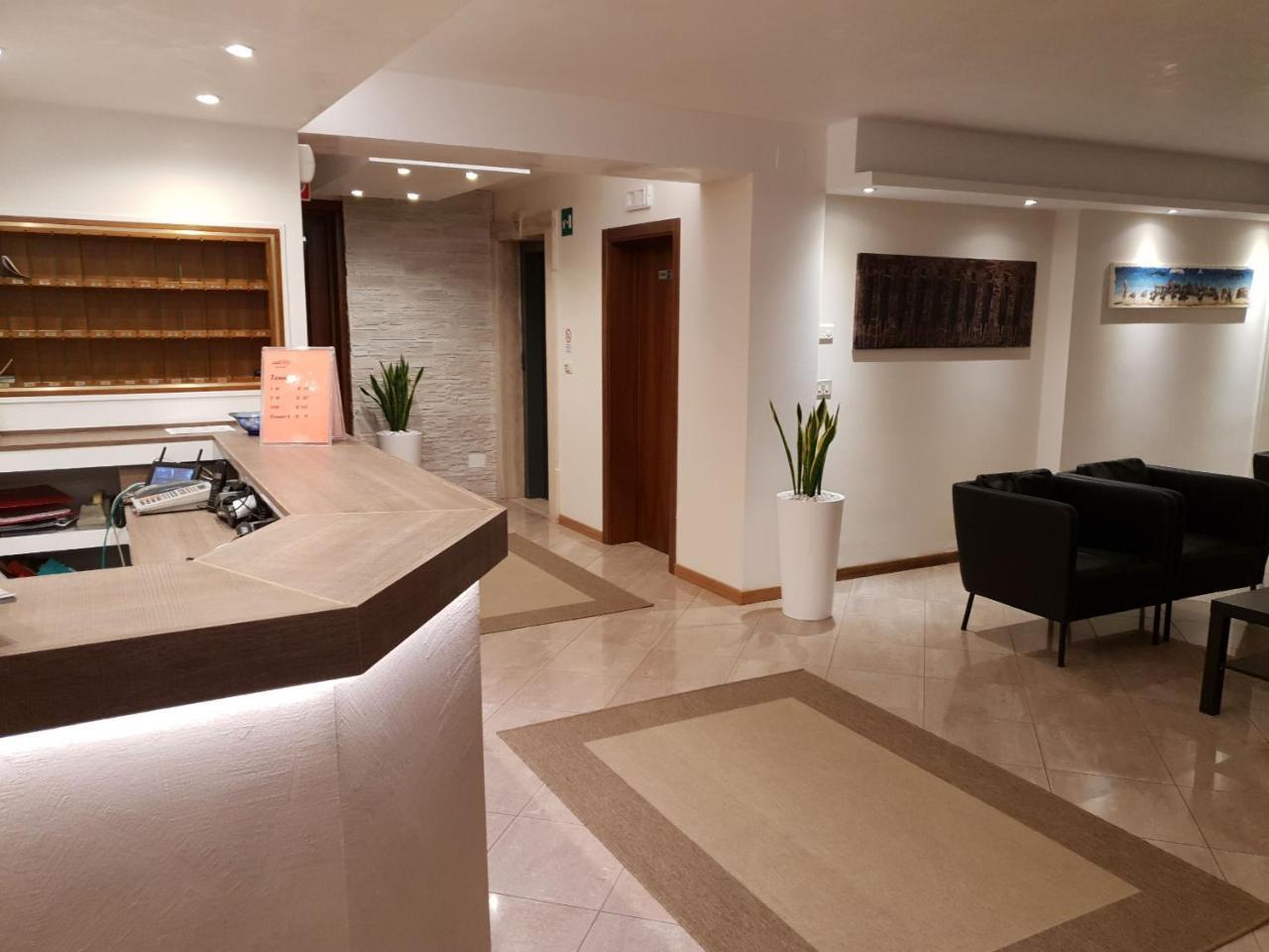 Hotel Rado Лидо ди Йезоло Екстериор снимка