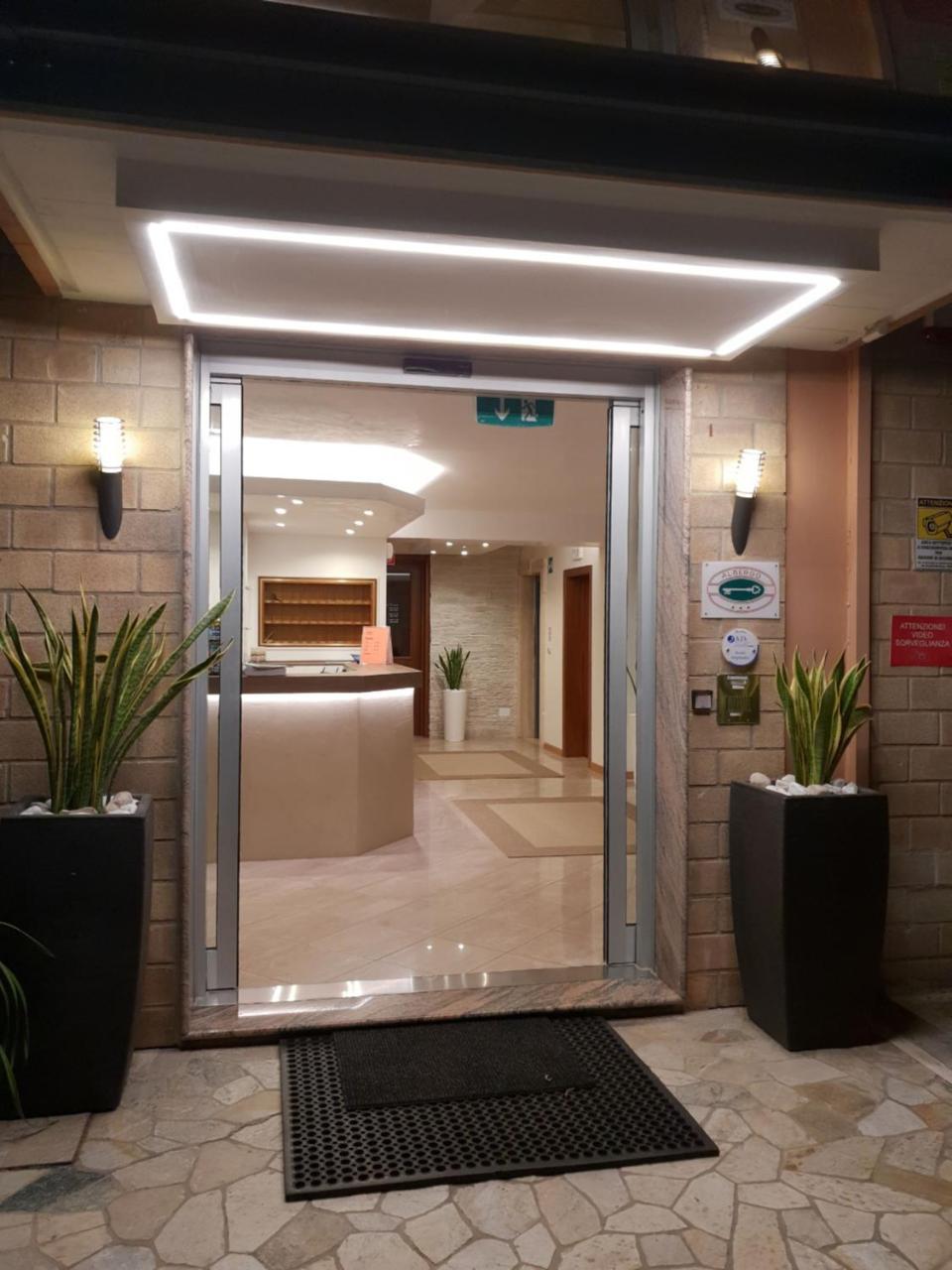 Hotel Rado Лидо ди Йезоло Екстериор снимка
